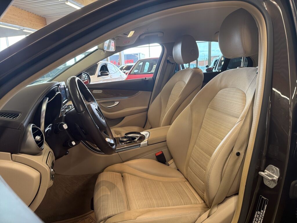 Mercedes-Benz C 2015 Ruskea (beige)