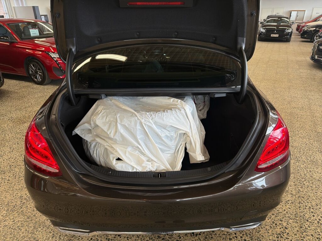 Mercedes-Benz C 2015 Ruskea (beige)