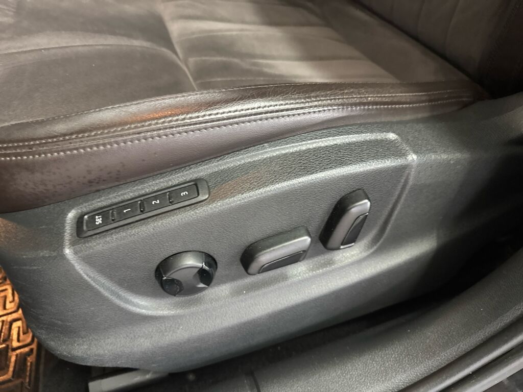 Skoda Octavia 2015 Musta