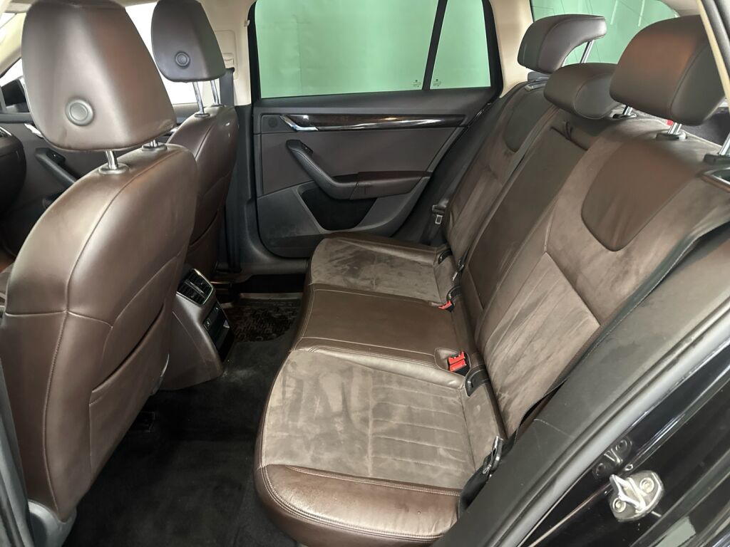 Skoda Octavia 2015 Musta