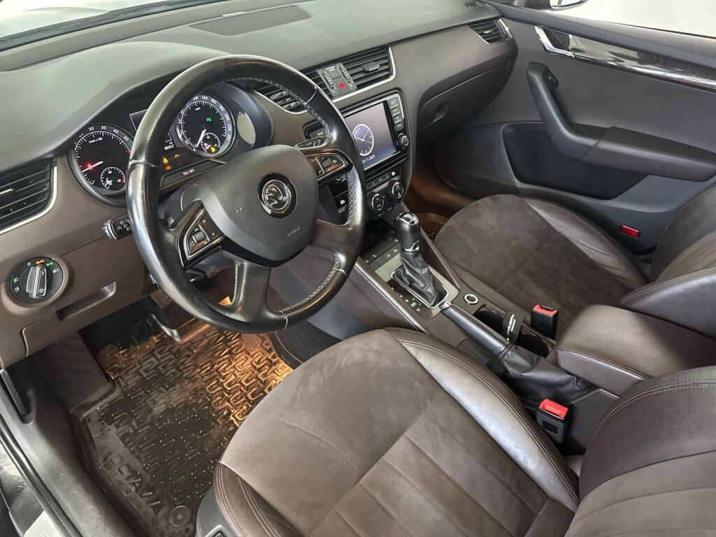 Skoda Octavia 2015 Musta