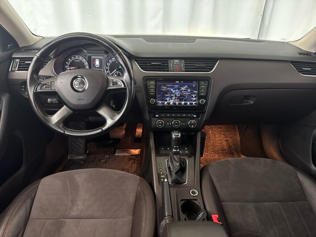 Skoda Octavia 2015 Musta