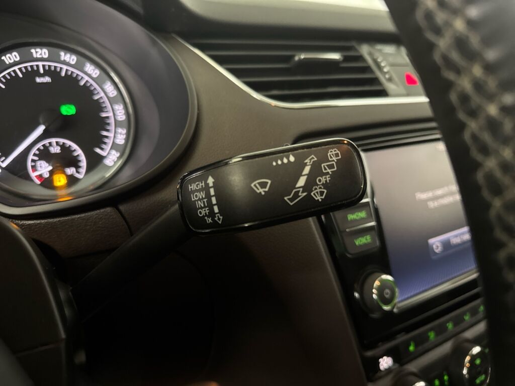 Skoda Octavia 2015 Musta