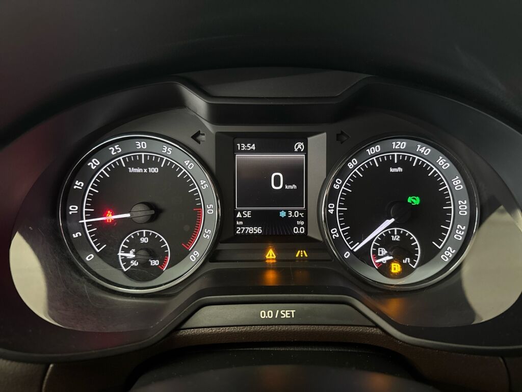 Skoda Octavia 2015 Musta