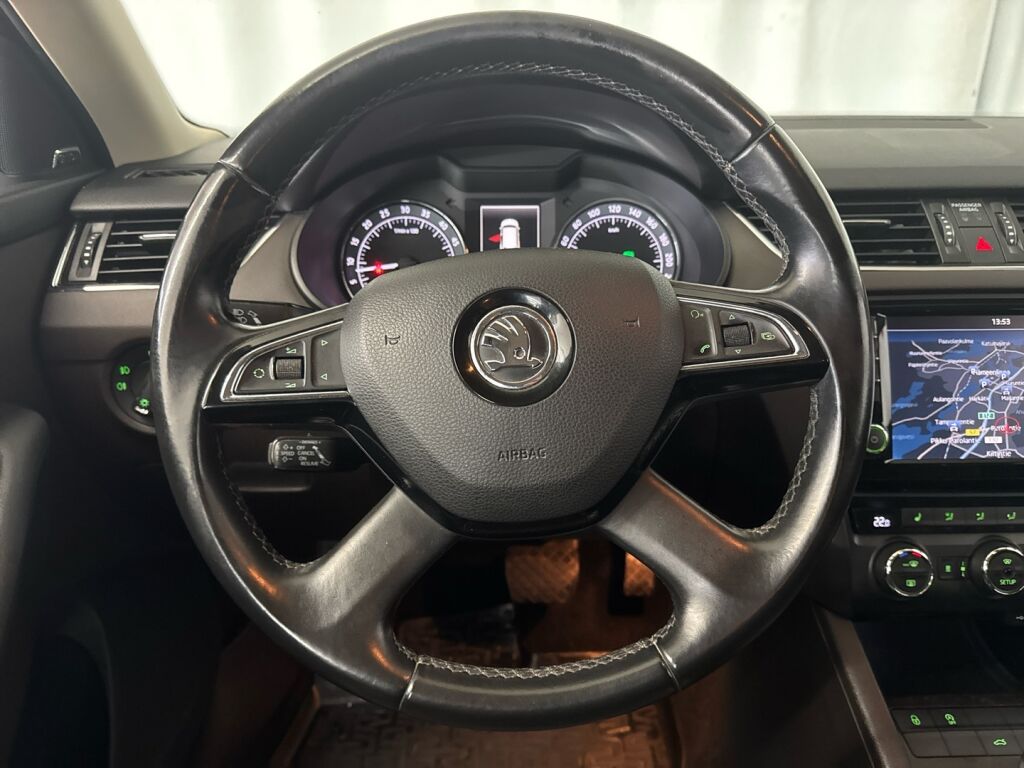 Skoda Octavia 2015 Musta