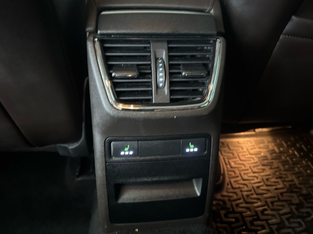 Skoda Octavia 2015 Musta