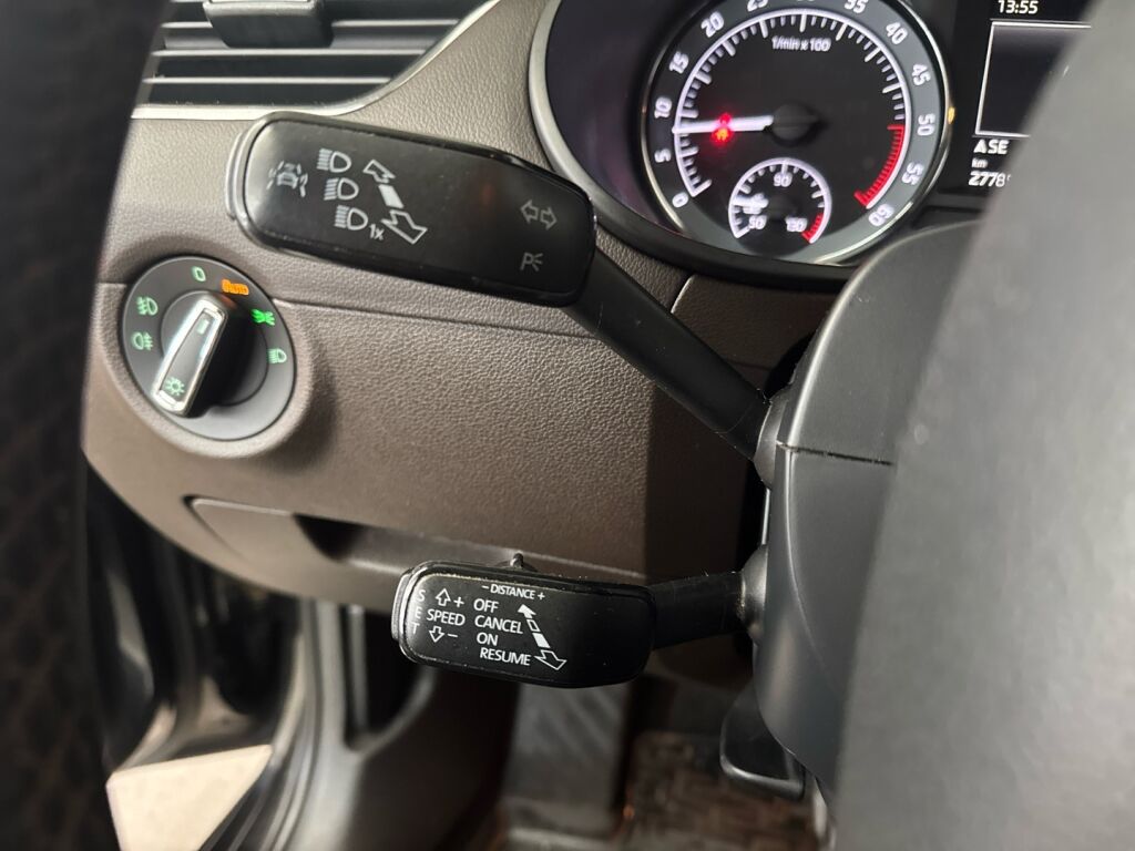 Skoda Octavia 2015 Musta