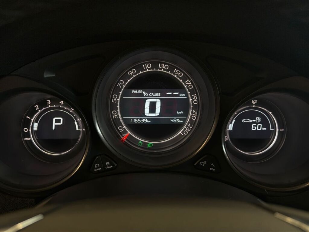 Citroen C4 2015 Punainen