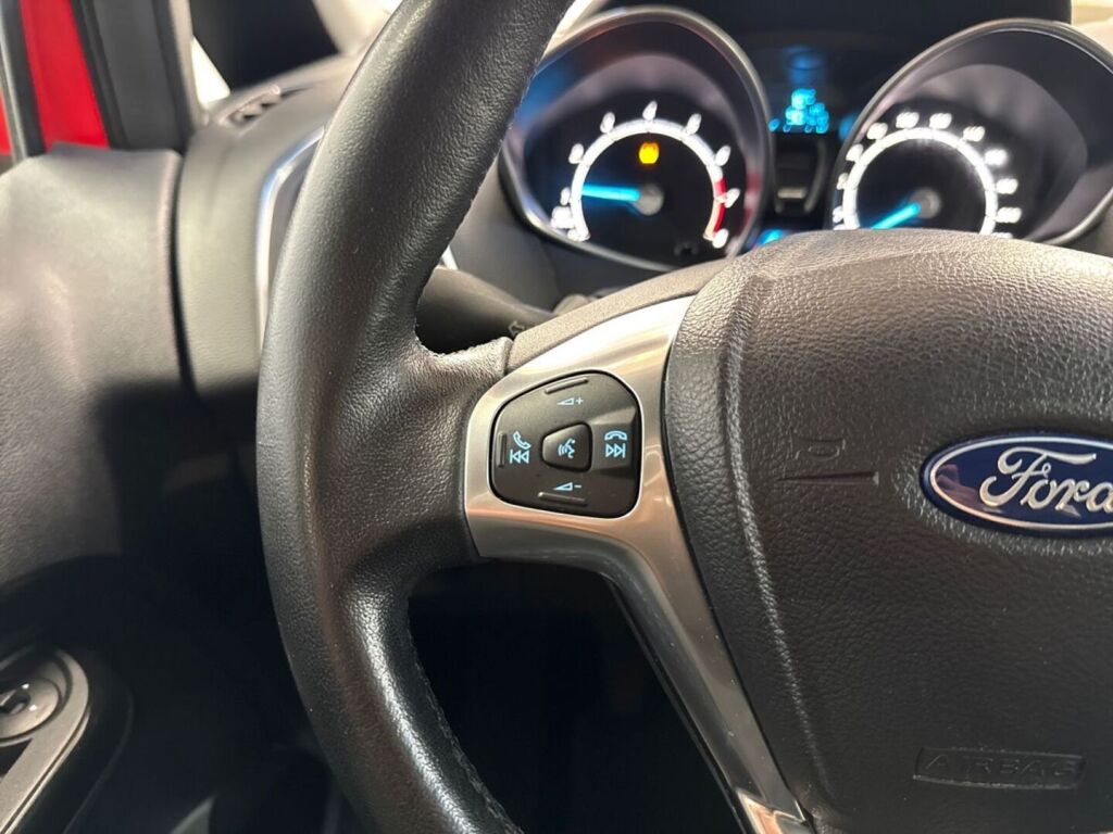 Ford B-Max 2015 Punainen