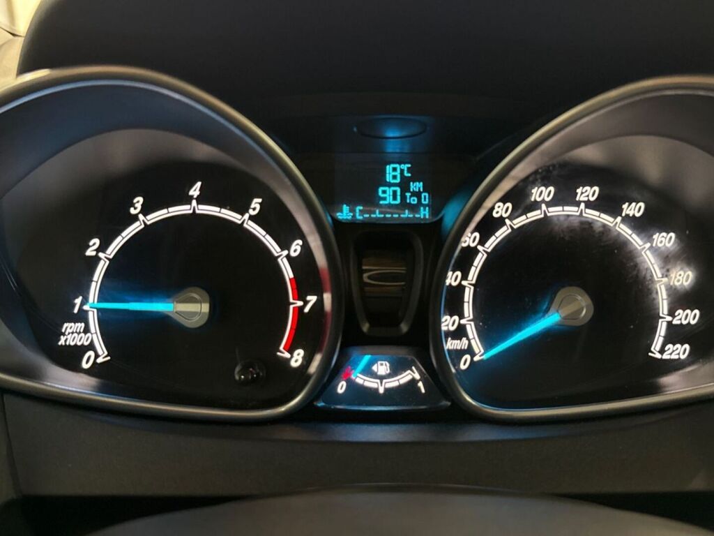 Ford B-Max 2015 Punainen