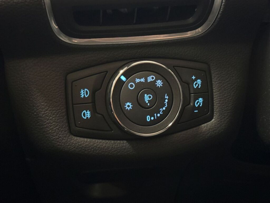 Ford B-Max 2015 Punainen