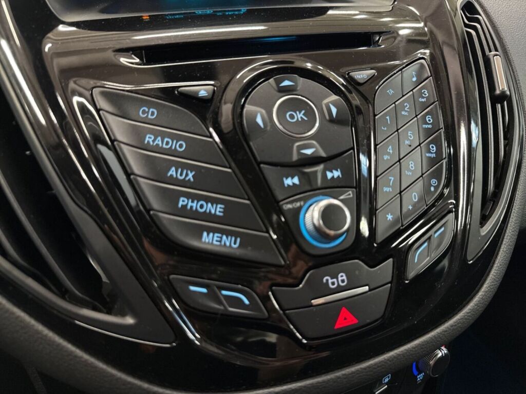 Ford B-Max 2015 Punainen