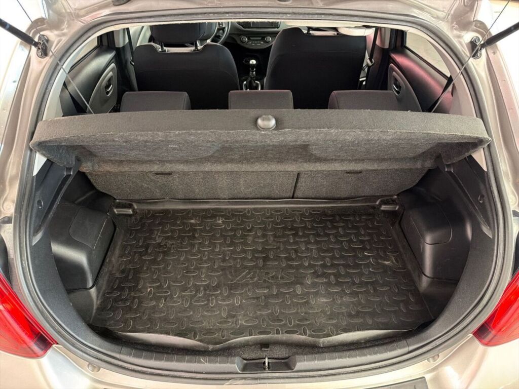 Toyota Yaris 2015 Ruskea (beige)