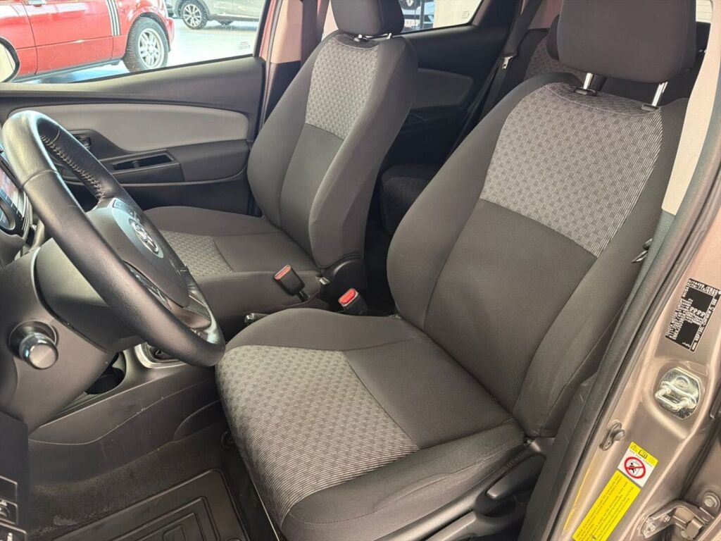 Toyota Yaris 2015 Ruskea (beige)