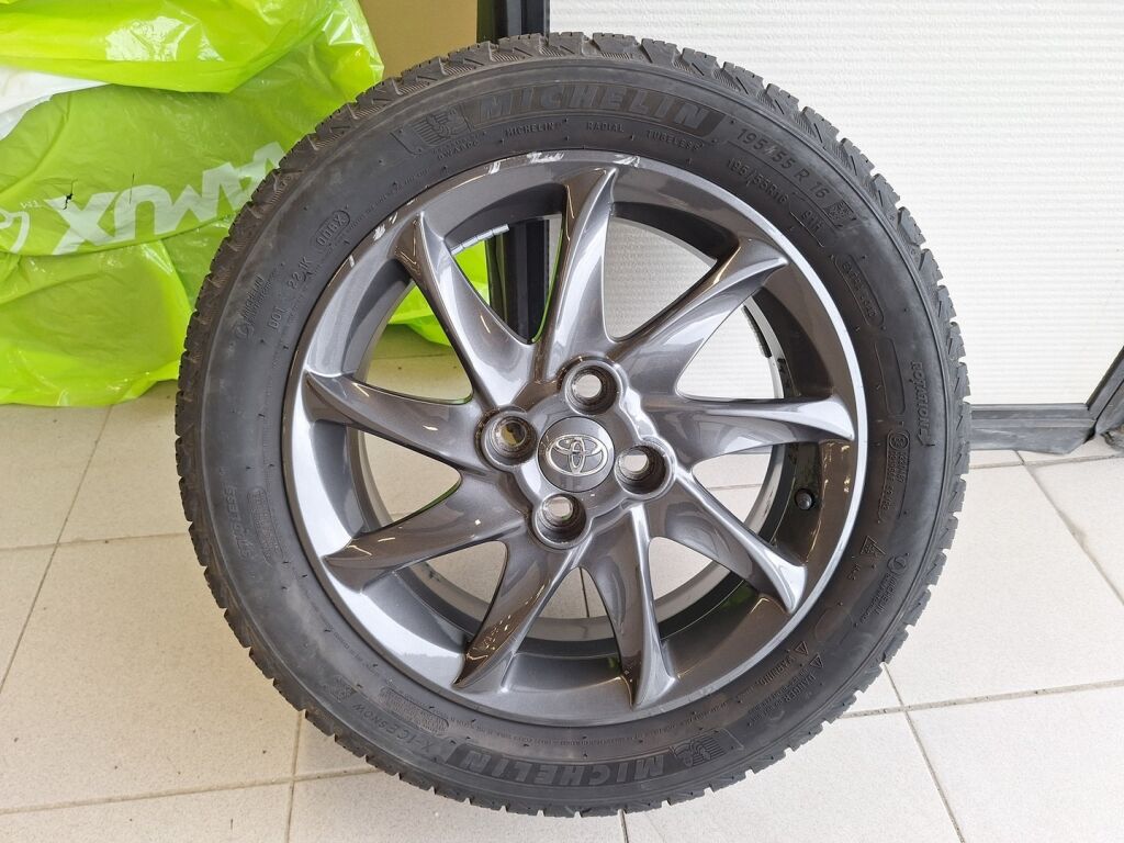 Toyota Yaris 2015 Ruskea (beige)