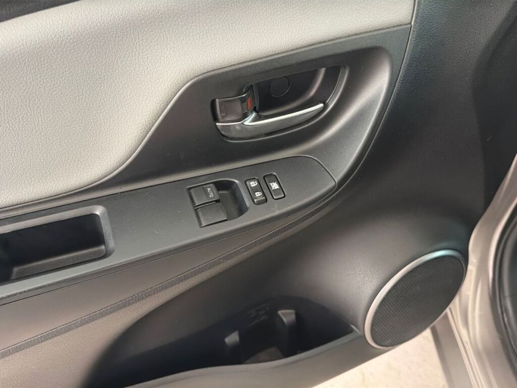 Toyota Yaris 2015 Ruskea (beige)