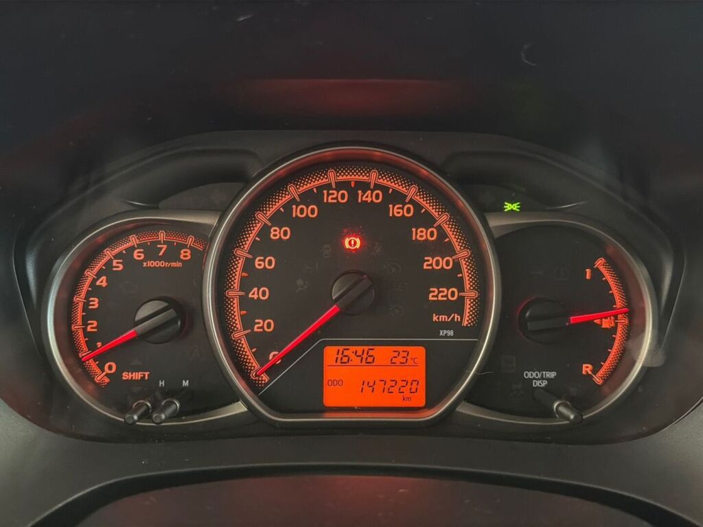 Toyota Yaris 2015 Ruskea (beige)
