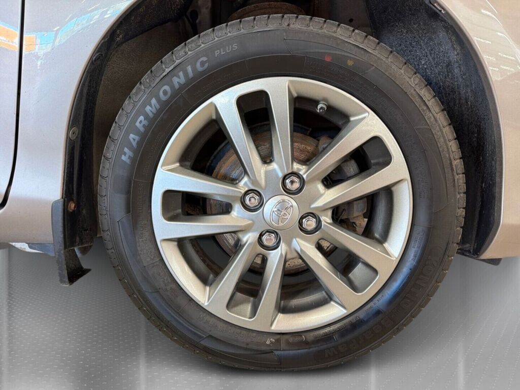 Toyota Yaris 2015 Ruskea (beige)