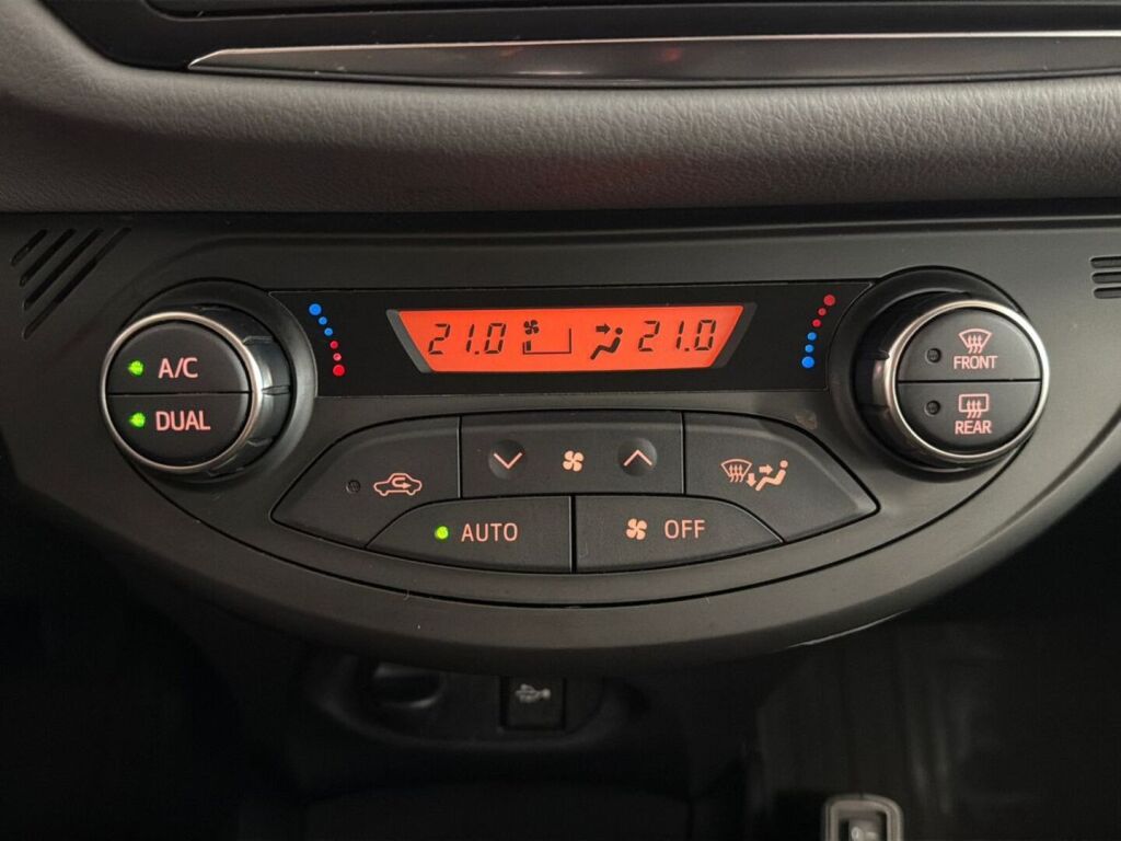 Toyota Yaris 2015 Ruskea (beige)