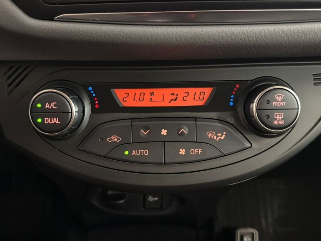 Toyota Yaris 2015 Ruskea (beige)