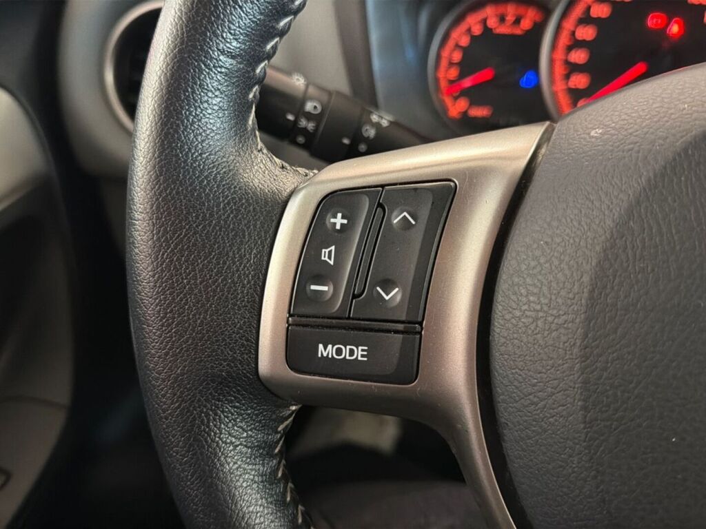 Toyota Yaris 2015 Ruskea (beige)