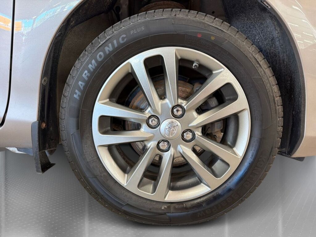 Toyota Yaris 2015 Ruskea (beige)