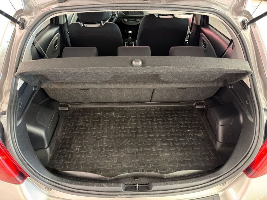 Toyota Yaris 2015 Ruskea (beige)