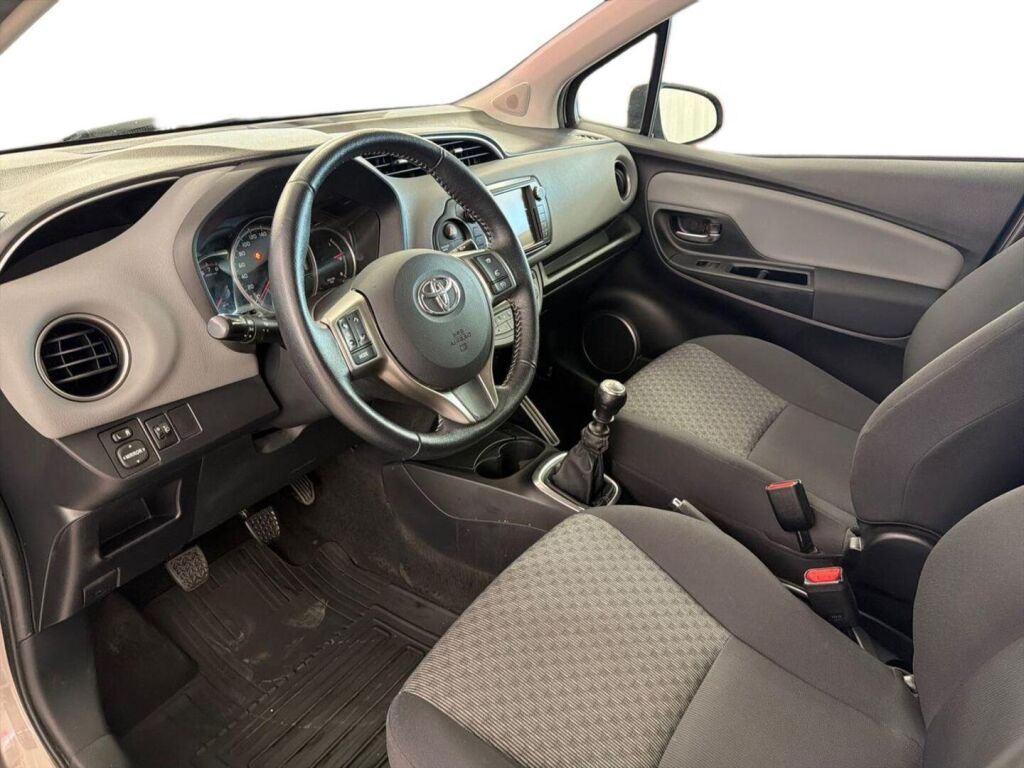 Toyota Yaris 2015 Ruskea (beige)