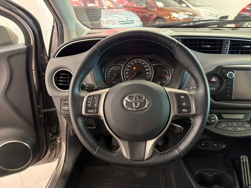 Toyota Yaris 2015 Ruskea (beige)