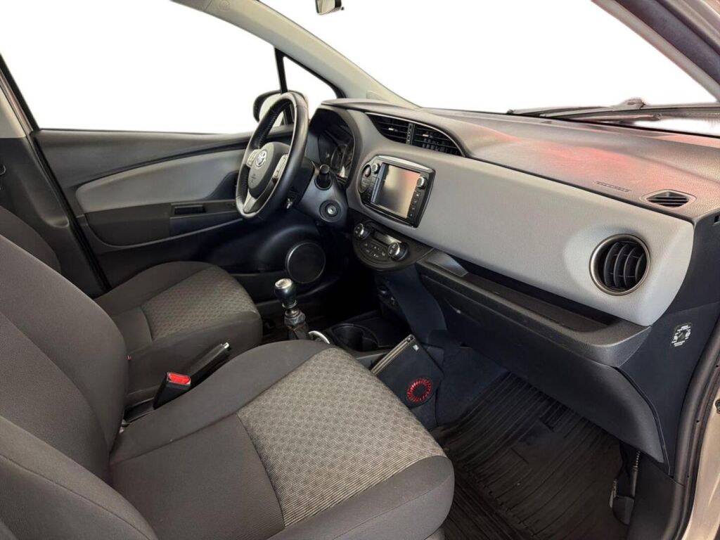 Toyota Yaris 2015 Ruskea (beige)