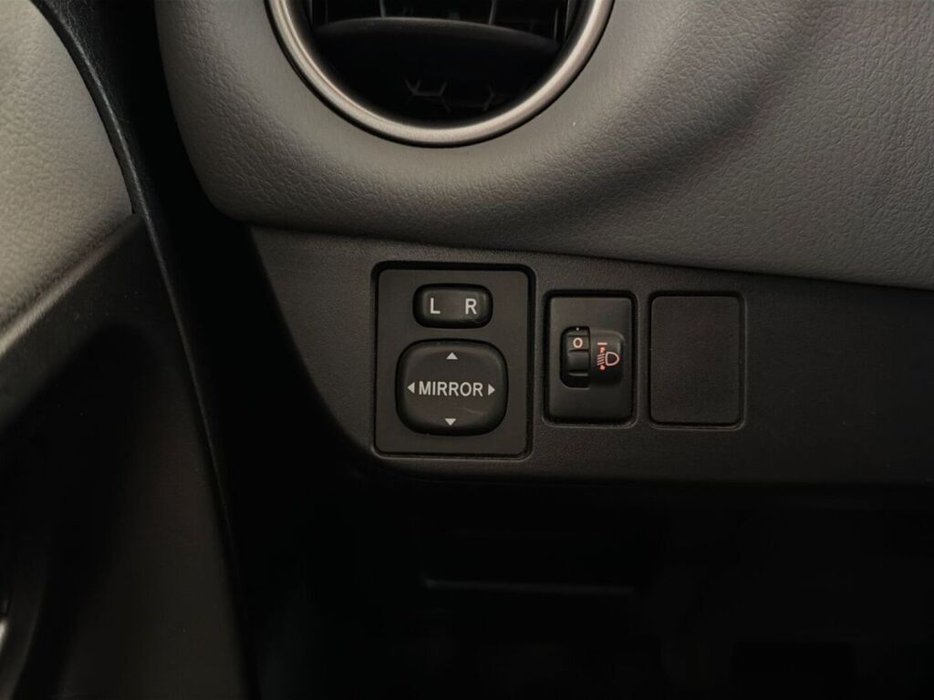Toyota Yaris 2015 Ruskea (beige)