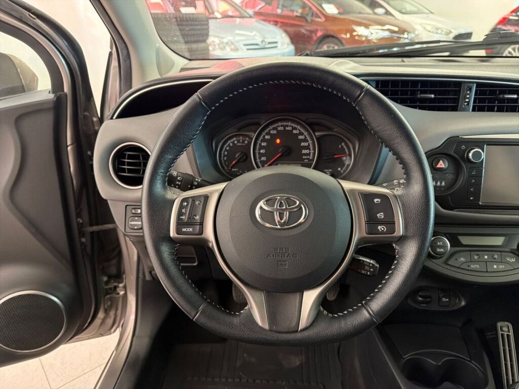 Toyota Yaris 2015 Ruskea (beige)