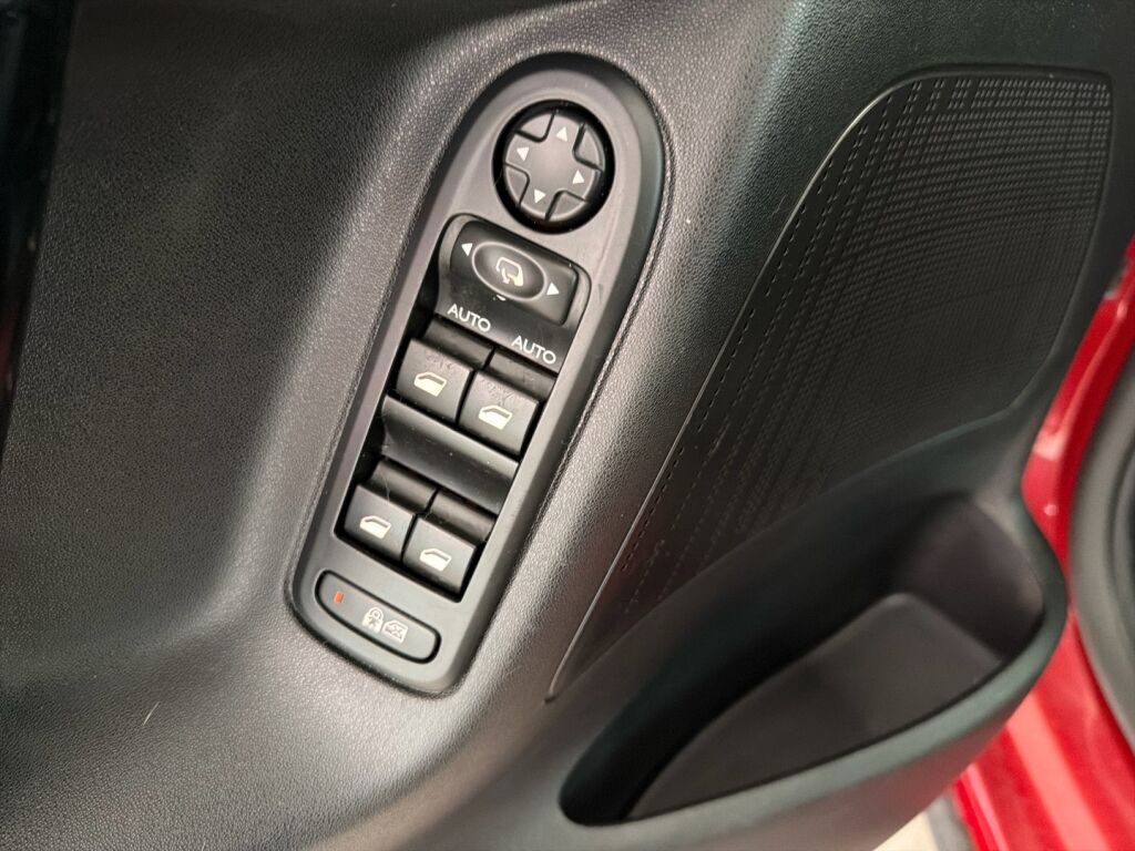 Citroen C3 2015 Punainen