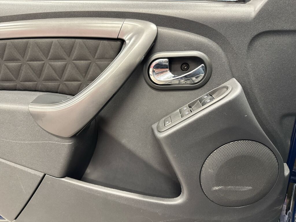 Dacia Duster 2015 Sininen