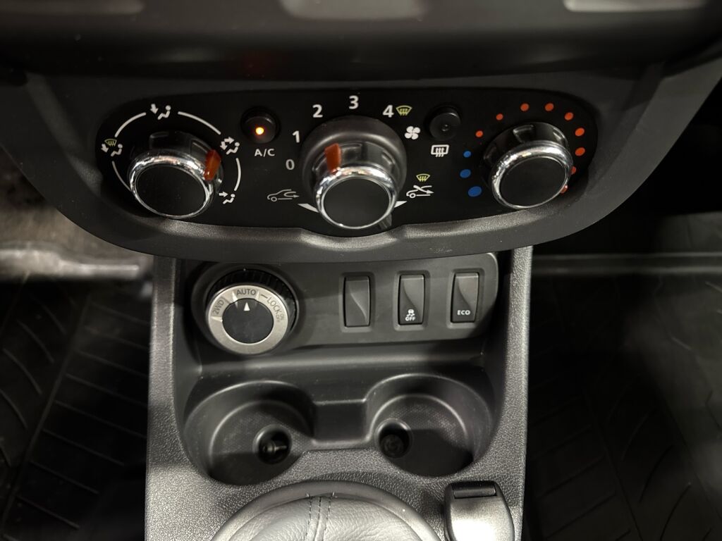 Dacia Duster 2015 Sininen