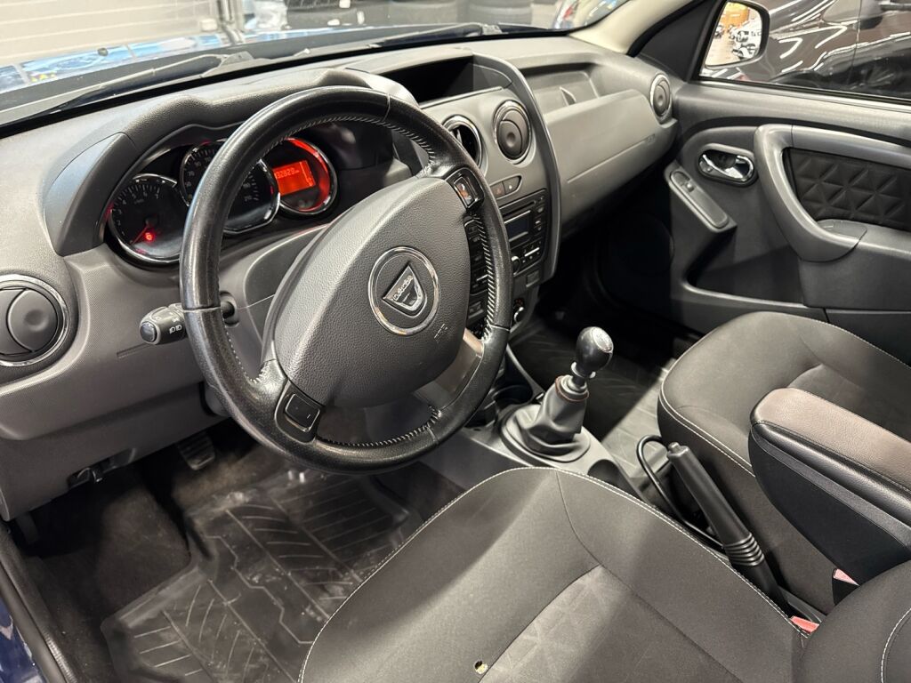 Dacia Duster 2015 Sininen