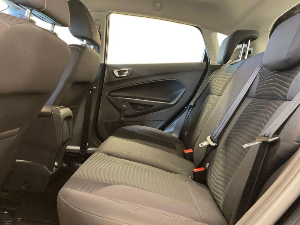 Ford Fiesta 2015 Musta