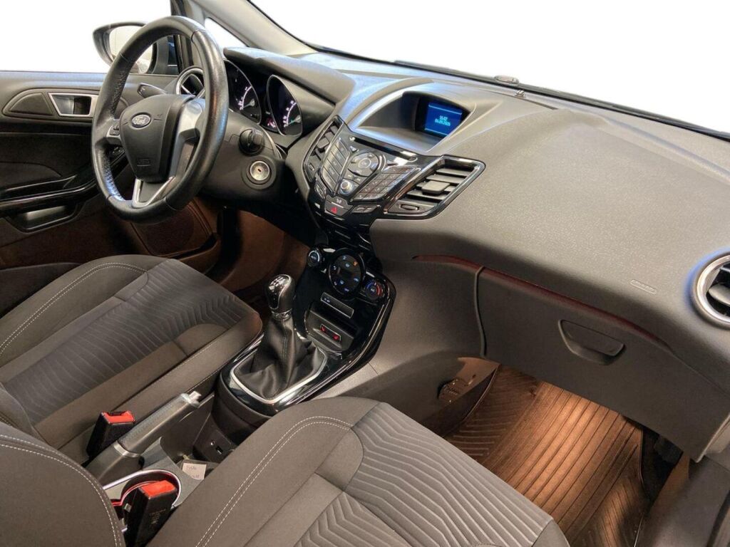 Ford Fiesta 2015 Musta