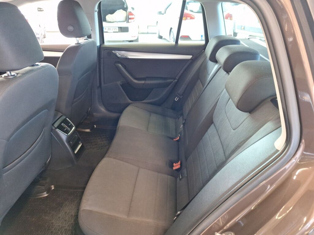 Skoda Octavia 2016 Ruskea (beige)