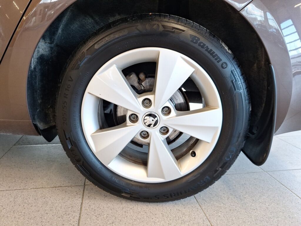 Skoda Octavia 2016 Ruskea (beige)