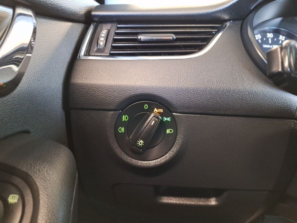 Skoda Octavia 2016 Ruskea (beige)