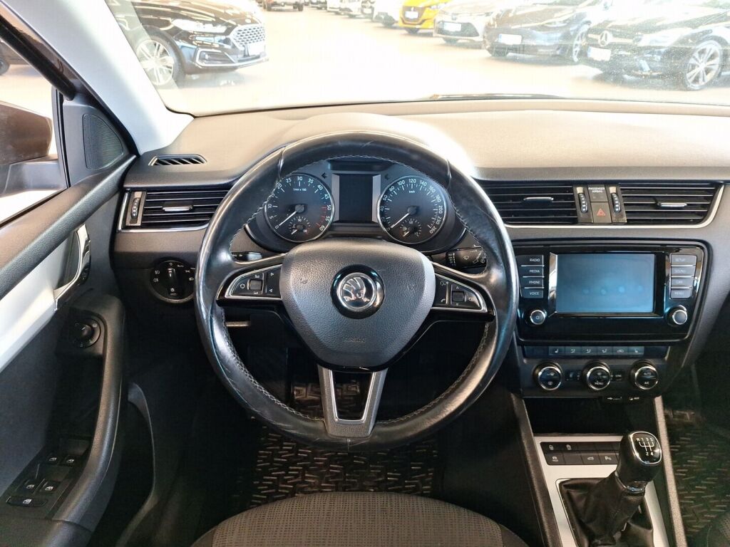 Skoda Octavia 2016 Ruskea (beige)
