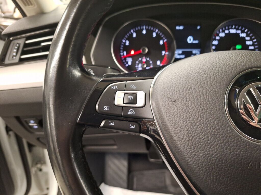 Volkswagen Passat 2016 Valkoinen