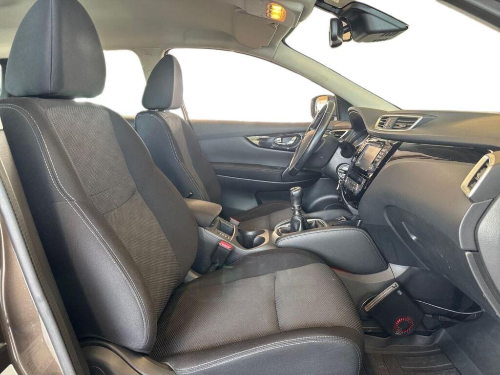 Nissan Qashqai 2016 Ruskea (beige)