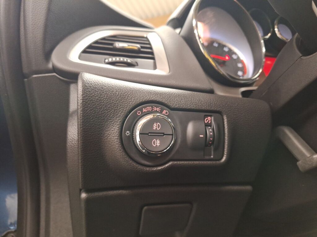 Opel Astra 2014 Sininen