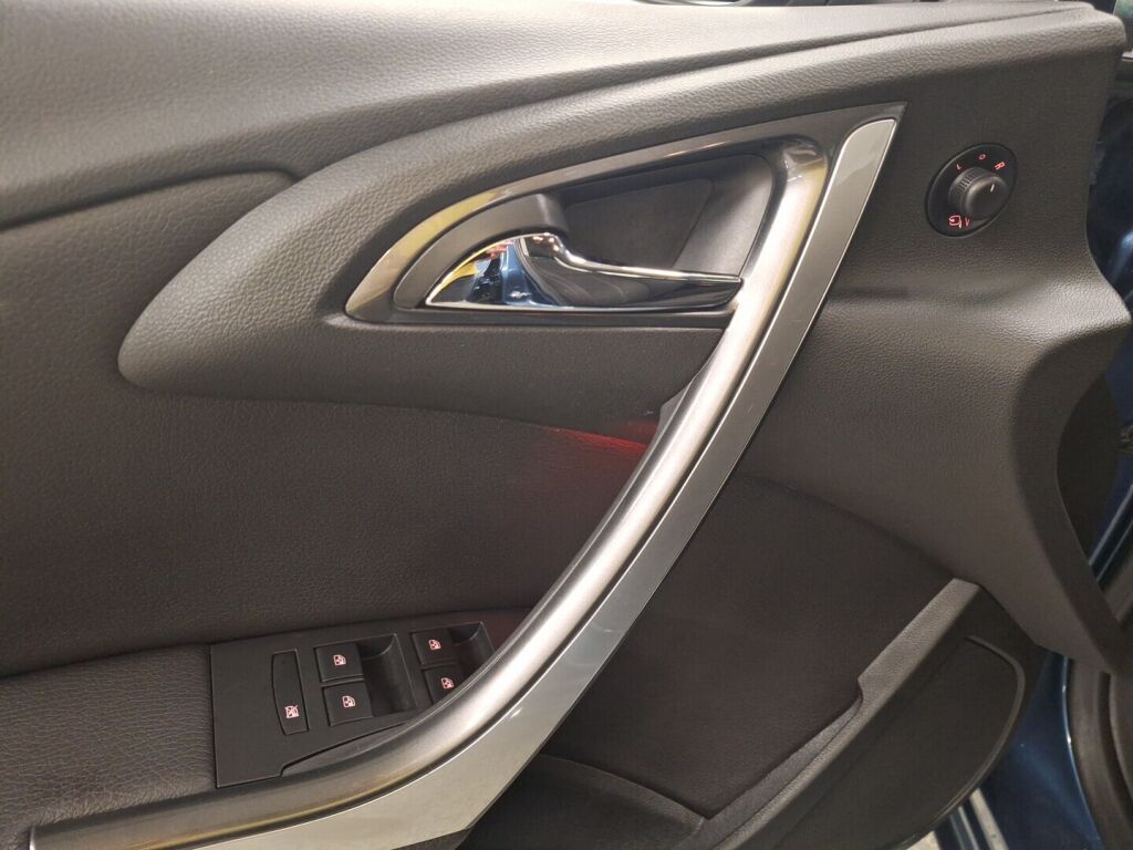 Opel Astra 2014 Sininen