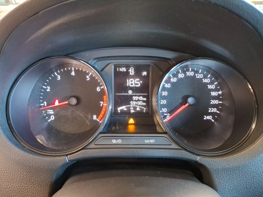 Volkswagen Polo 2016 Punainen