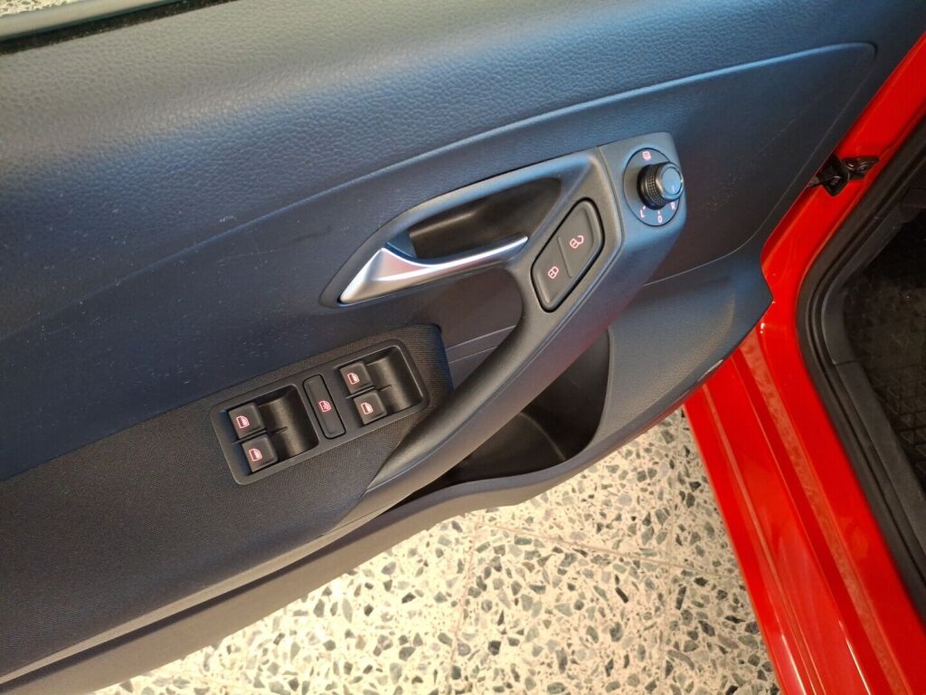 Volkswagen Polo 2016 Punainen
