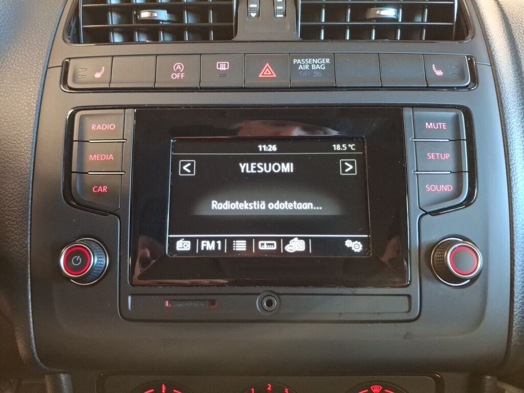 Volkswagen Polo 2016 Punainen