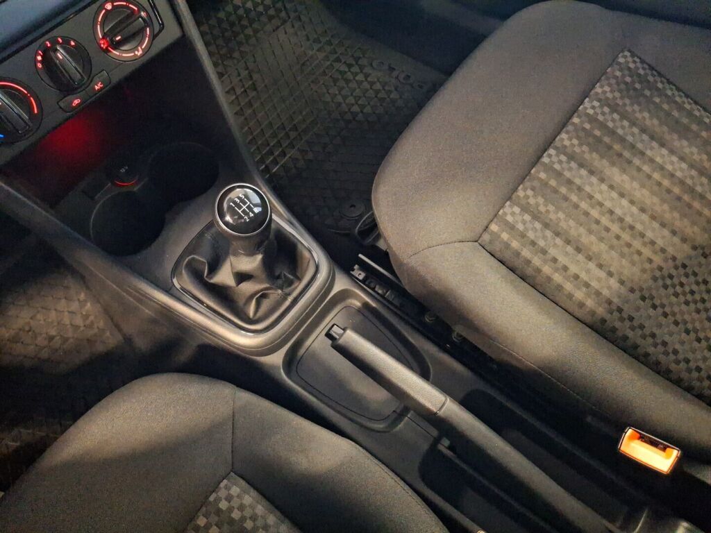 Volkswagen Polo 2016 Punainen